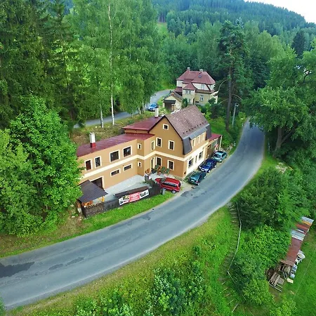 V Zatáčce *