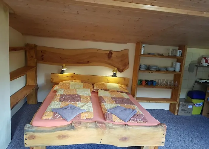 V Zatáčce *