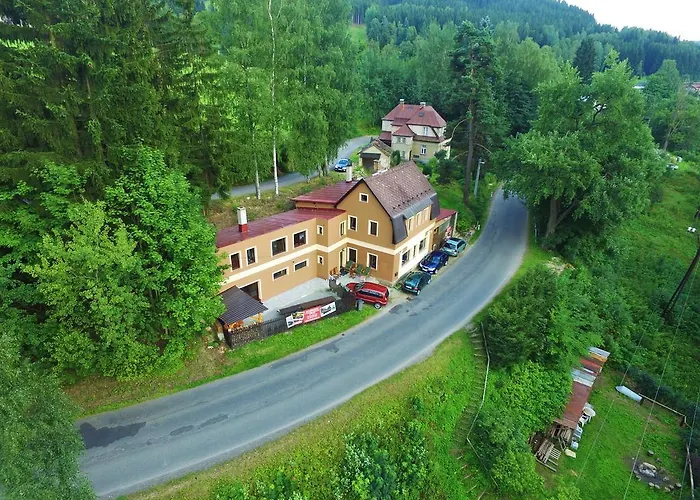 V Zatáčce *