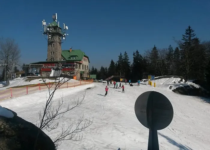 V Zatáčce *